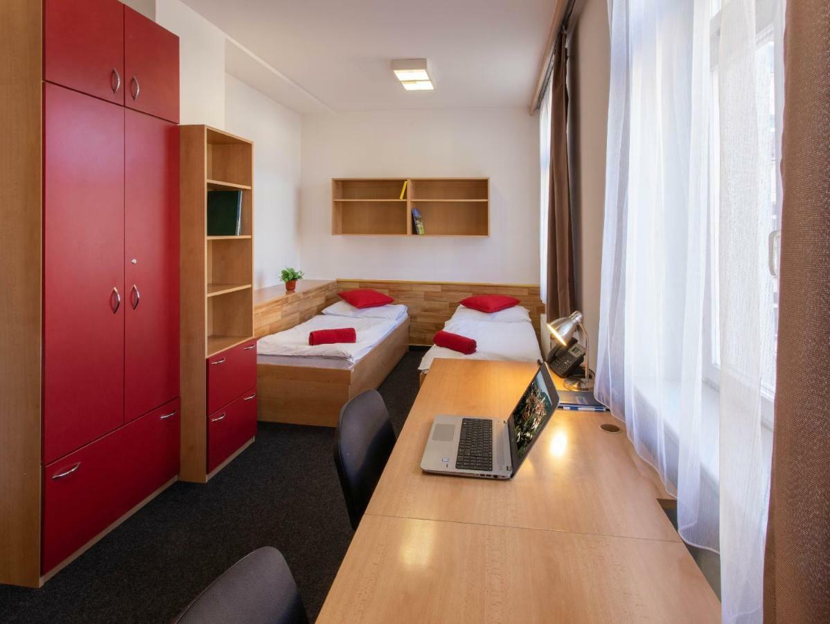 Masarykova Kolej Hotel Praga Esterno foto