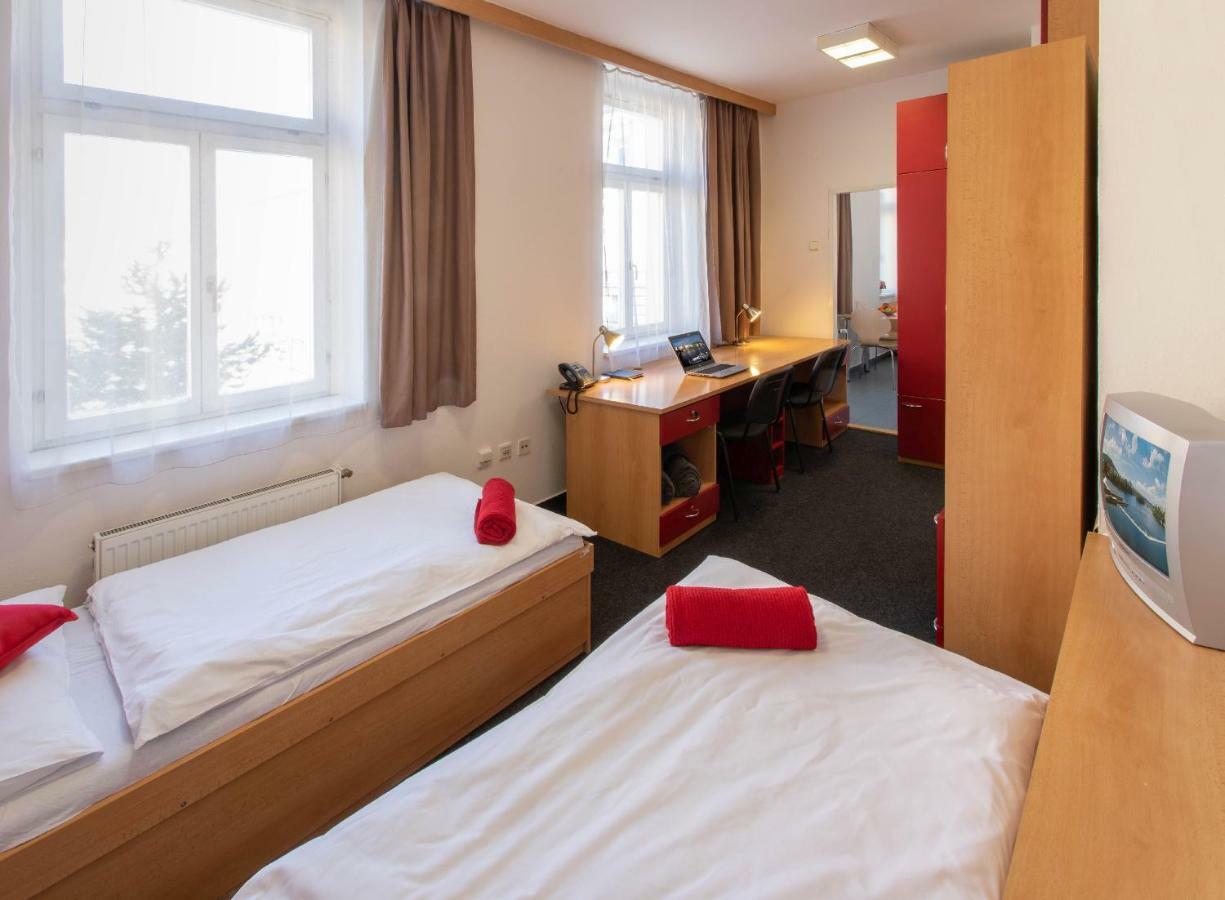 Masarykova Kolej Hotel Praga Esterno foto